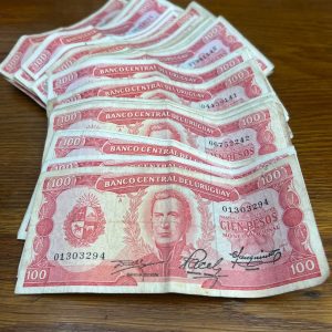 Lote de 100 Billetes de Uruguay