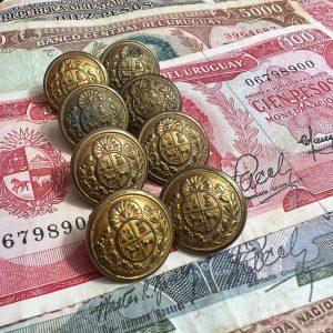 8 Escudos de la R.O.U