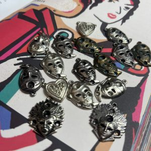 27 figuras metalicas