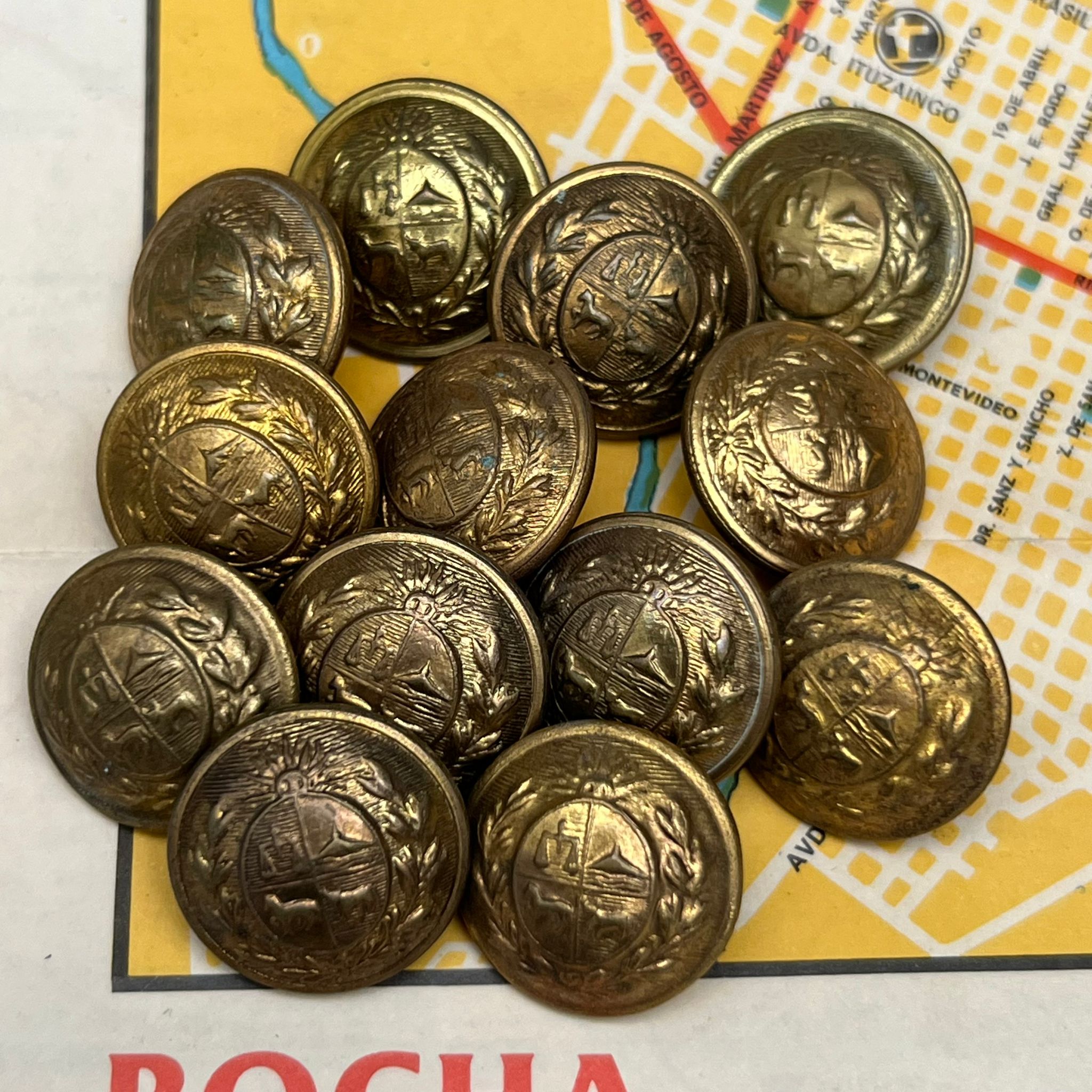 13 Escudos de la R.O.U - Imagen 2